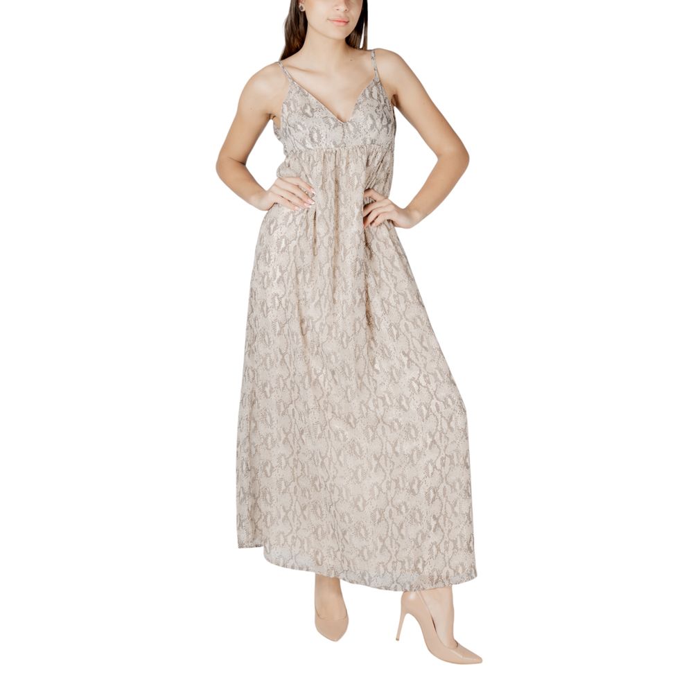 Dress by Only for women in polyester beige features an cute silhouette, detailed with a and that elegantly flows into a cute maxi long.