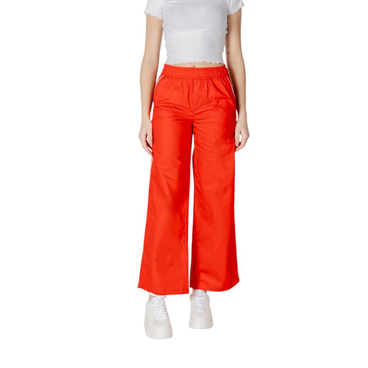 Trousers by Only for women in cotton red features a sculptural silhouette, showcasing a sculptural wide and long with a sophisticated for a sculptural finish.