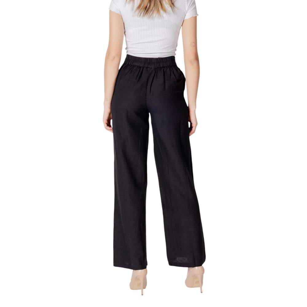 Jeans by Vila Clothes for women in linen viscose & denim cotton black presents a refined pantology silhouette, artfully defined by a refined pantology bootcut, long, and a sophisticated .