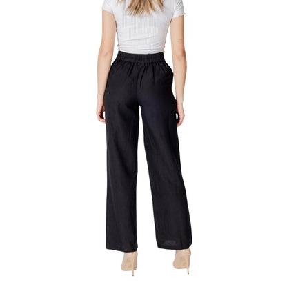 Jeans by Vila Clothes for women in linen viscose & denim cotton black presents a refined pantology silhouette, artfully defined by a refined pantology bootcut, long, and a sophisticated .