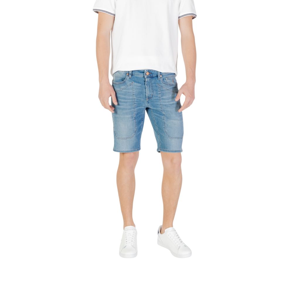 Bermuda Shorts by Jeckerson for men in stretch cotton light-blue features a sartorial silhouette, showcasing a sartorial slim and short with a sophisticated for a sartorial look.