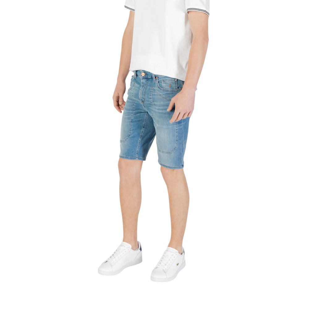 Bermuda Shorts by Jeckerson for men in stretch cotton light-blue features a sartorial silhouette, showcasing a sartorial slim and short with a sophisticated for a sartorial look.