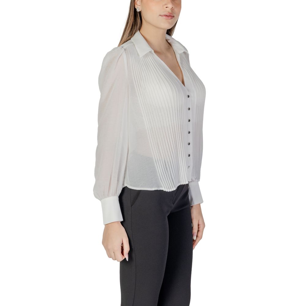 Shirt by Morgan De Toi for women in polyester white presents a discerning silhouette, showcasing a sophisticated and for a truly discerning finish.