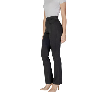 Trousers by Street One for women in stretch polyester & viscose black presents a smart silhouette, meticulously detailed with a smart skinny, a smart long, and a smart .