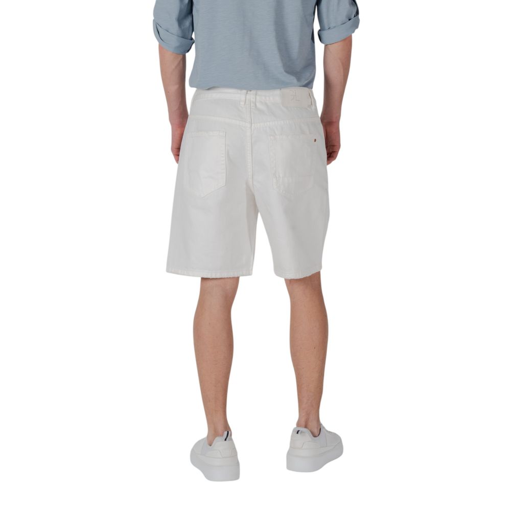 Bermuda Shorts by Gianni Lupo for men in cotton white features an tailored silhouette, showcasing a tailored relaxed-fit with a short and for a sophisticated look.