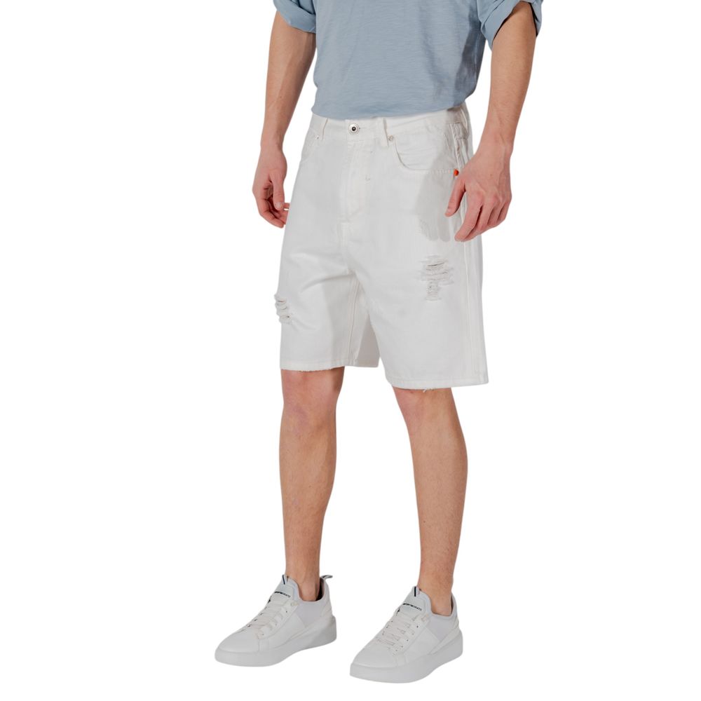 Bermuda Shorts by Gianni Lupo for men in cotton white features a eye catching relaxed-fit and short with a eye catching .