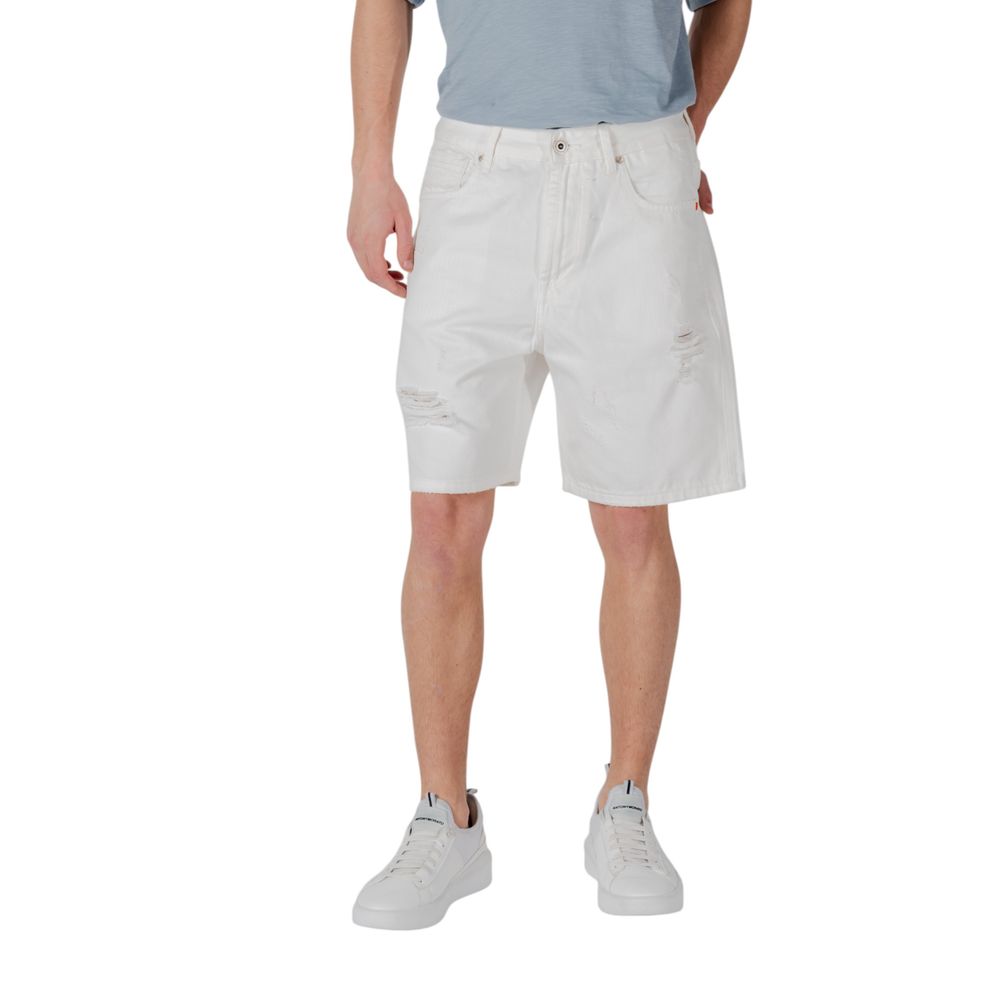 Bermuda Shorts by Gianni Lupo for men in cotton white features an tailored silhouette, showcasing a tailored relaxed-fit with a short and for a sophisticated look.
