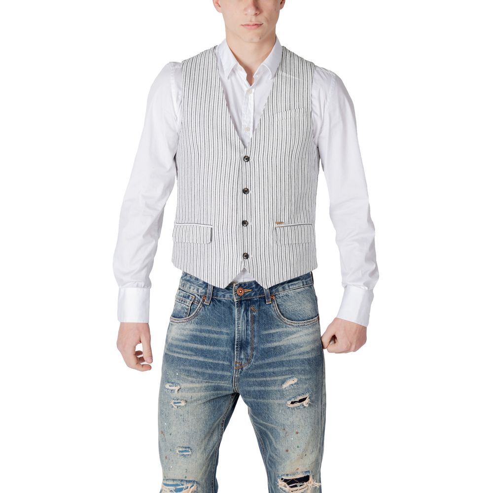 Vest by Gianni Lupo for men in linen & cotton black features a enviable silhouette, elegantly detailed with a enviable and functional for a enviable finish.