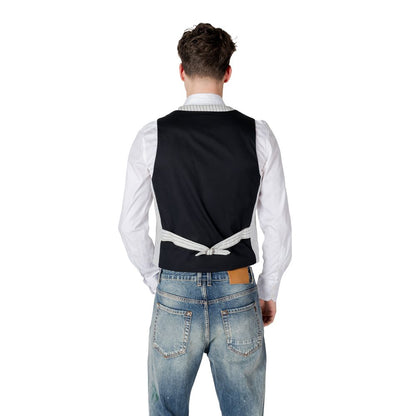 Vest by Gianni Lupo for men in linen & cotton black showcases a utilitarian silhouette, artfully incorporating and a utilitarian for a truly utilitarian finish.