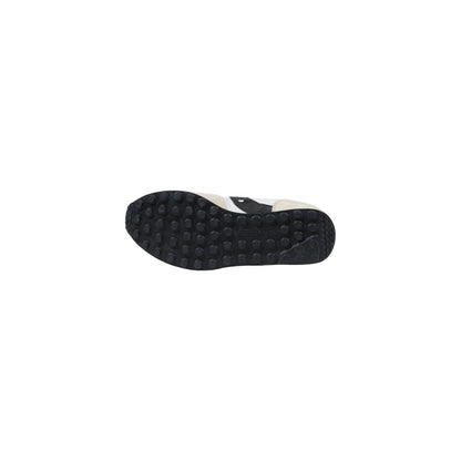 Sneakers by Saucony for men in synthetic leather black & white presents a sumptuous silhouette as Men's Casual Synthetic Leather Sneakers, expertly defined by a sumptuous casual style for a sumptuous, high-fashion look.
