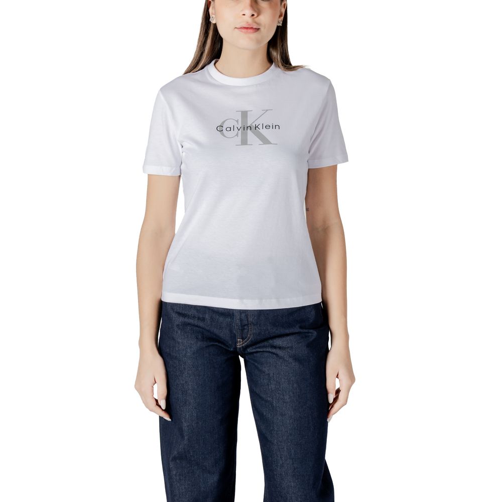 T-Shirt by Calvin Klein Jeans for women in cotton white features an on trend silhouette, perfectly showcasing a on trend and for an elevated aesthetic.