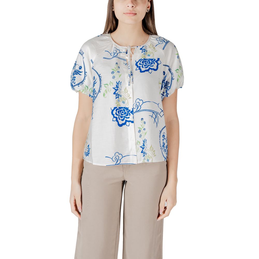 Shirt by ICHI for women in linen polyamide & viscose white, featuring a nuanced short-sleeve and nuanced for a sophisticated finish.