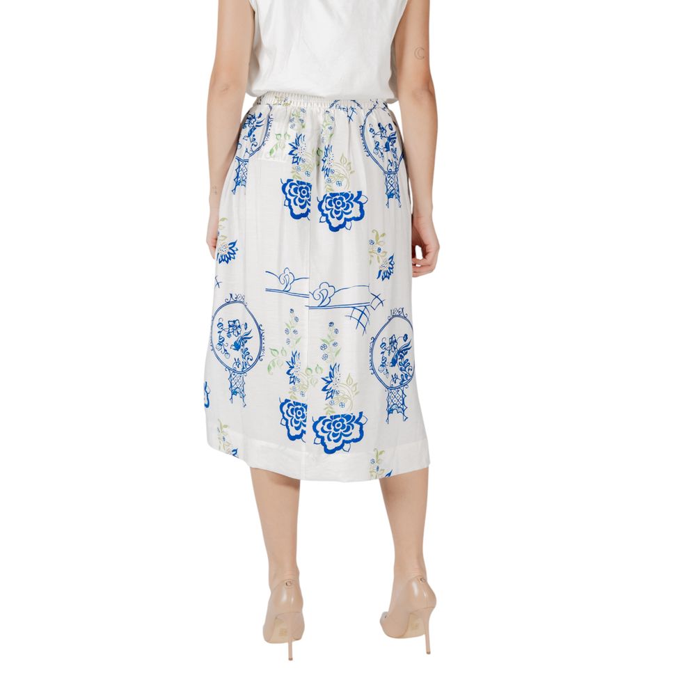 Skirt by ICHI for women in linen polyamide & viscose white features an relaxed-yet-refined silhouette that elegantly showcases the Women's Midi Lightweight Linen Polyamide & Viscose Skirt design and sophisticated midi.
