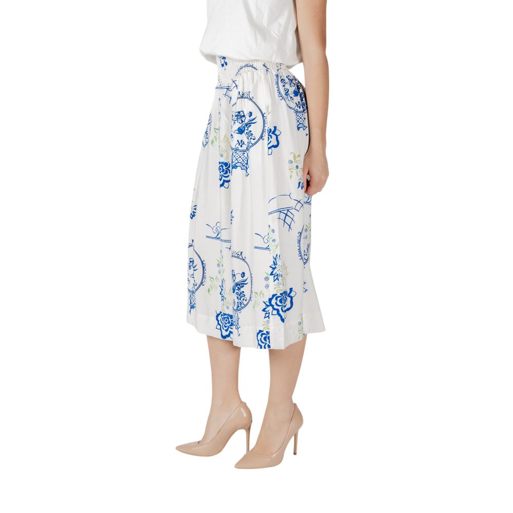 Skirt by ICHI for women in linen polyamide & viscose white features a captivating silhouette, showcasing the captivating Women's Midi Lightweight Linen Polyamide & Viscose Skirt design with a sophisticated midi for a captivating look.
