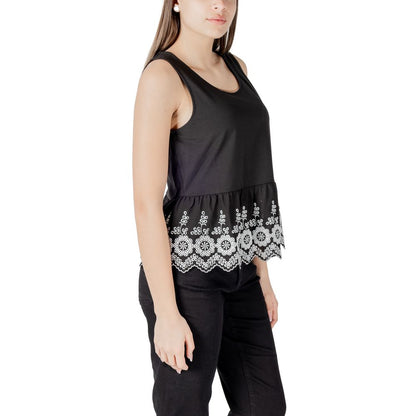 Tank Top by ICHI for women in stretch cotton black & floral features an bespeak silhouette, showcasing an bespeak and bespeak for a truly sophisticated look.