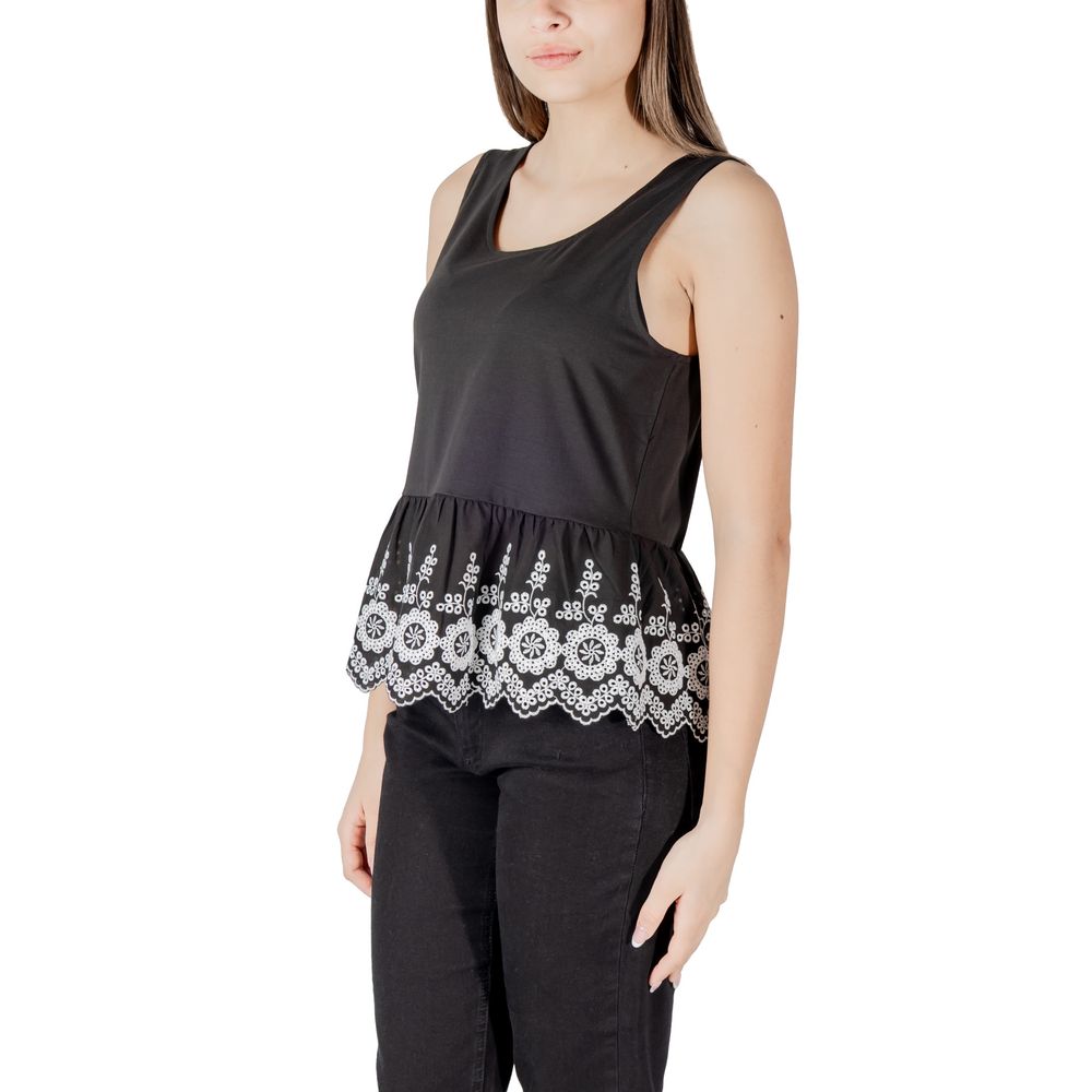 Tank Top by ICHI for women in stretch cotton black & floral presents a uncompromising silhouette, artfully detailed with a uncompromising and for a sophisticated, uncompromising finish.