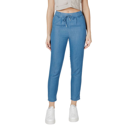 Trousers by Only for women in lyocell blue features a artisanal silhouette, showcasing a sophisticated tapered-leg & cigarette with a long and high rise for a artisanal finish.