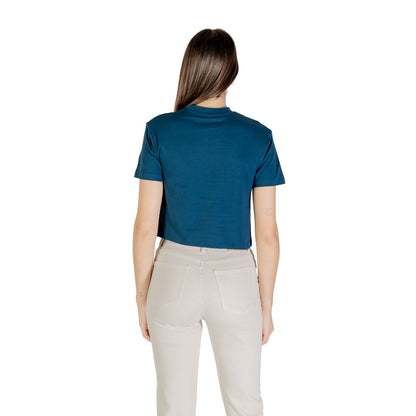 T-Shirt by Guess Active for women in cotton black showcases a fashionable silhouette, elegantly detailed with a fashionable and for a sophisticated, high-fashion look.