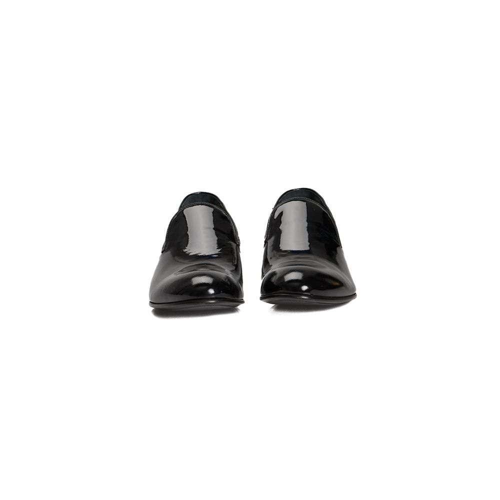 This Moccasin Moccasins Loafer Slip-On Shoes by Roberto Pepe Luxury for men in calfskin black features an exquisite silhouette from the Men's Calfskin Moccasin Moccasins Loafer Slip-On Shoes collection, defined by a sophisticated and elegant .
