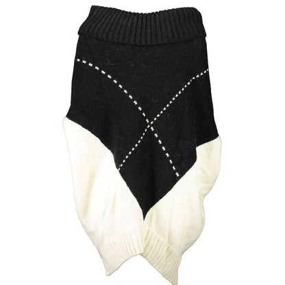 Poncho by Blugirl for women in wool white showcases a opulent silhouette, artfully detailed with a sophisticated and premium for a opulent finish.