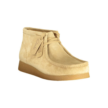Ankle Boots by Clarks for men in polyester polyethylene suede leather beige features an high-performance silhouette, showcasing the sophisticated design of the Men's Polyester Polyethylene Suede Leather Ankle Boots with a and a refined .