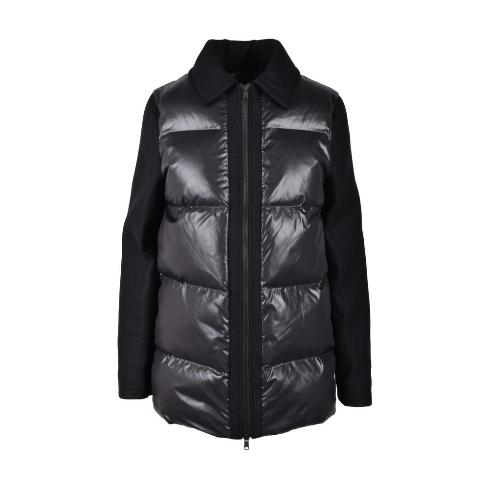 Windbreaker Jacket by Love Moschino for women in polyester black presents a resilient silhouette, artfully detailed with a sophisticated and functional insulated & windproof for a resilient finish.