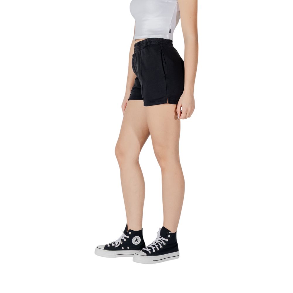 Bermuda Shorts by Converse for women in cotton polyester black presents a contemporary silhouette, showcasing a contemporary with a refined short and elegant .