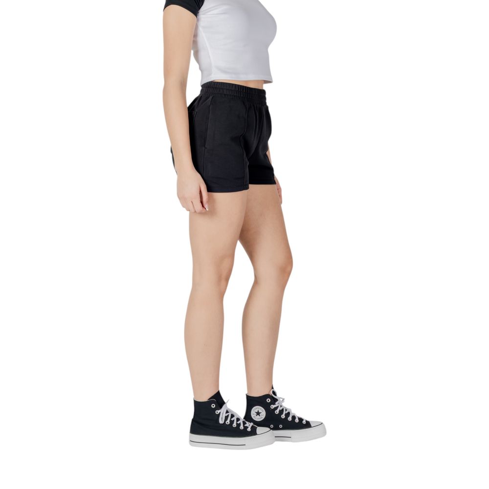 Bermuda Shorts by Converse for women in cotton polyester black features a sartorial silhouette, showcasing a sartorial and short with a sophisticated for a sartorial look.