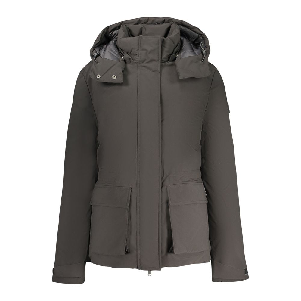 This Hooded Parka by North Sails for women in polyester black presents a enveloping silhouette, meticulously detailed with pockets & hooded and a enveloping hooded neckline.